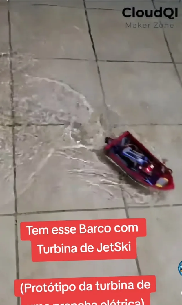 Barco experimental com turbina controlada
